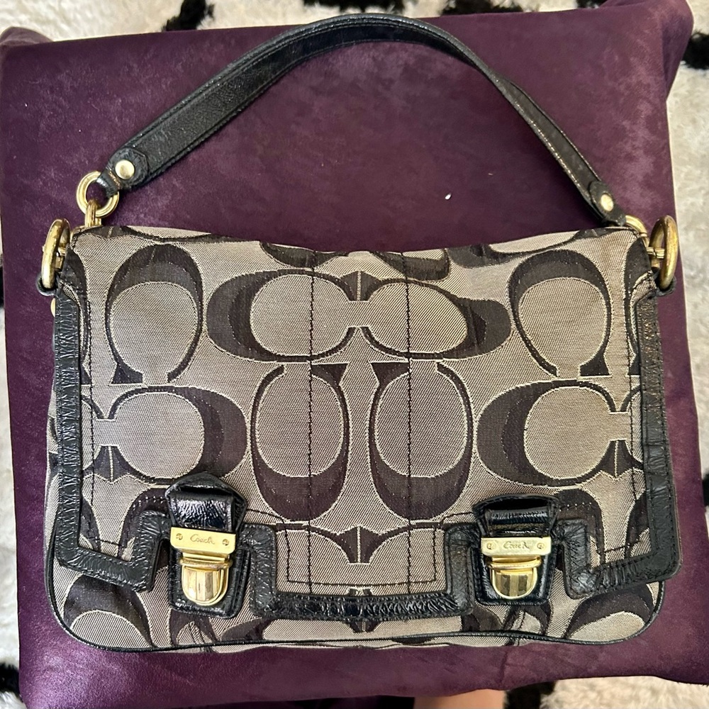 Heavy Pre loved Coach sachet.